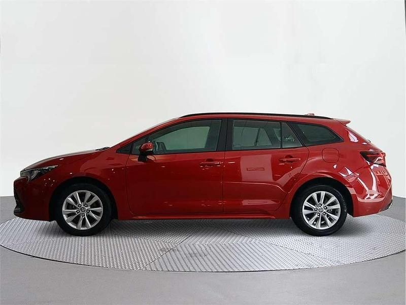 Usado Toyota Corolla Active 140 CV (102 kW) 2025 Rojo emoción Familiar