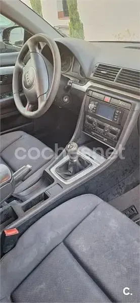 Usado Audi A4 130 CV (95 kW) 2003 Azul Berlina