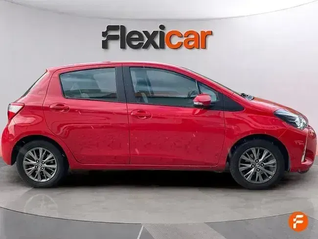 Usado Toyota Yaris Active 69 CV (50 kW) 2018 Rojo