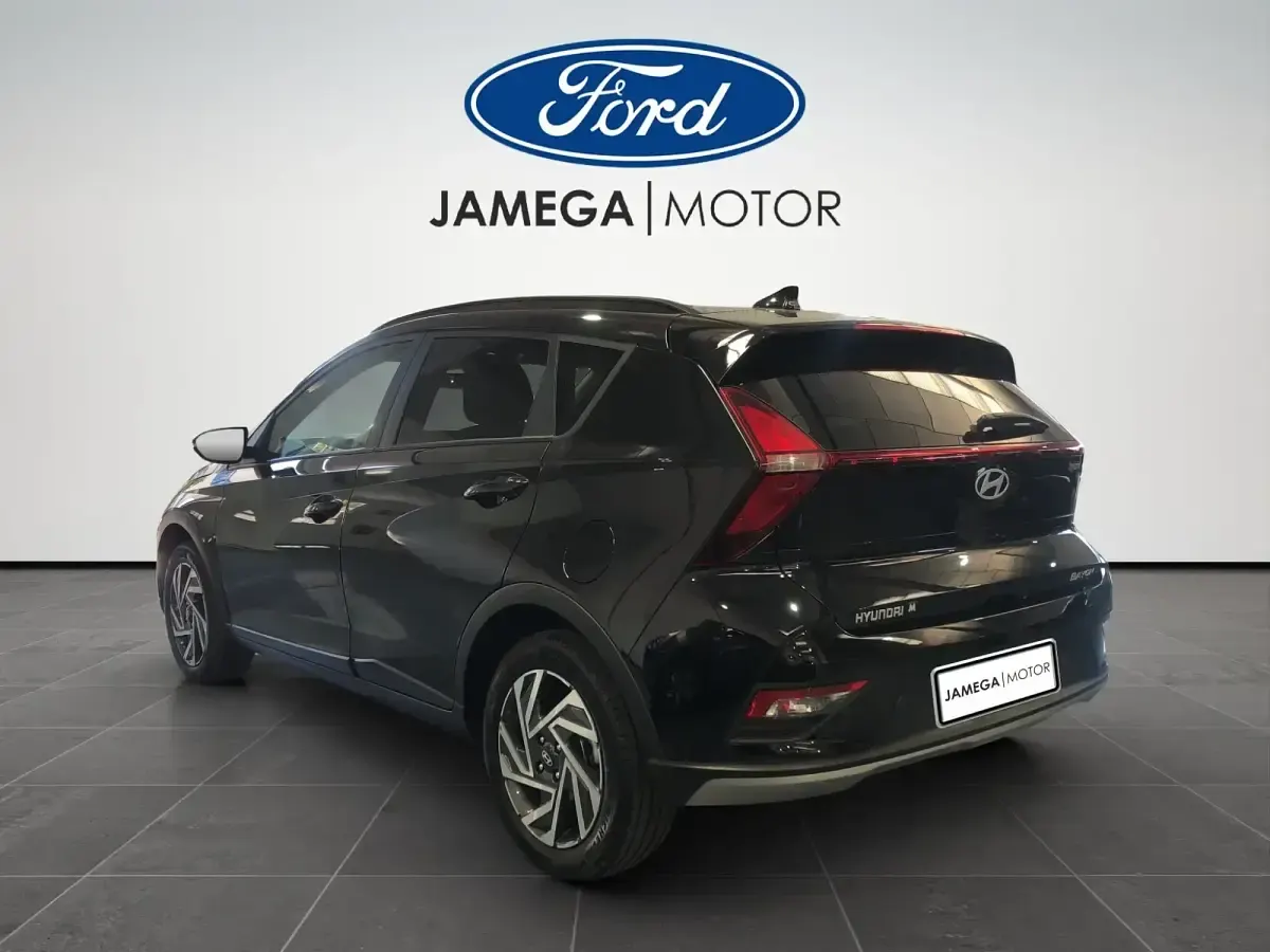 Usado Hyundai Bayon 100 CV (73 kW) 2024 Negro SUV