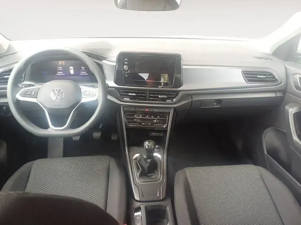 Usado VW T-Roc Business 116 CV (85 kW) 2025 Gris SUV