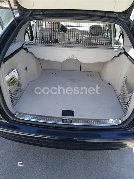 Usado Mercedes C220 Classic 150 CV (110 kW) 2005 Negro Familiar