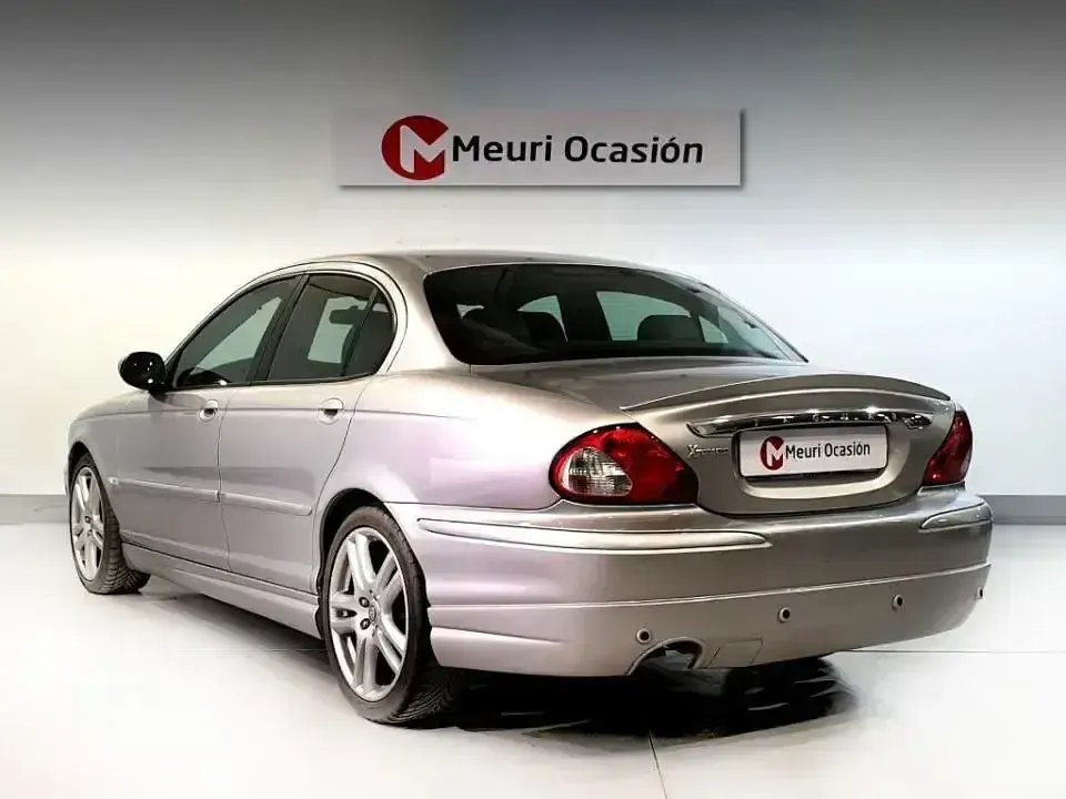 Usado Jaguar X-type Executive 131 CV (96 kW) 2005 Gris Berlina