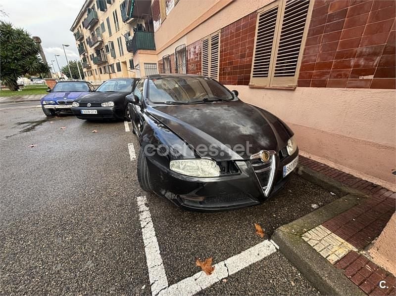 Negro Usado 2005 Alfa Romeo GT Distinctive Coupe | 1400 € - Imagen 1/4