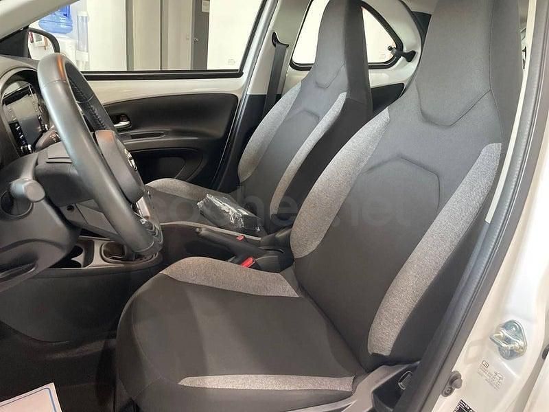 Usado Toyota Aygo X 72 CV (52 kW) 2022 Blanco SUV