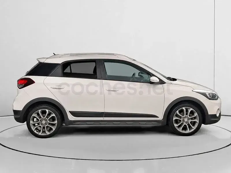 Usado Hyundai i20 90 CV (66 kW) 2017 Blanco Berlina