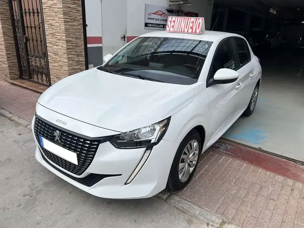Usado Peugeot 208 Active 102 CV (75 kW) 2021 Blanco Utilitario