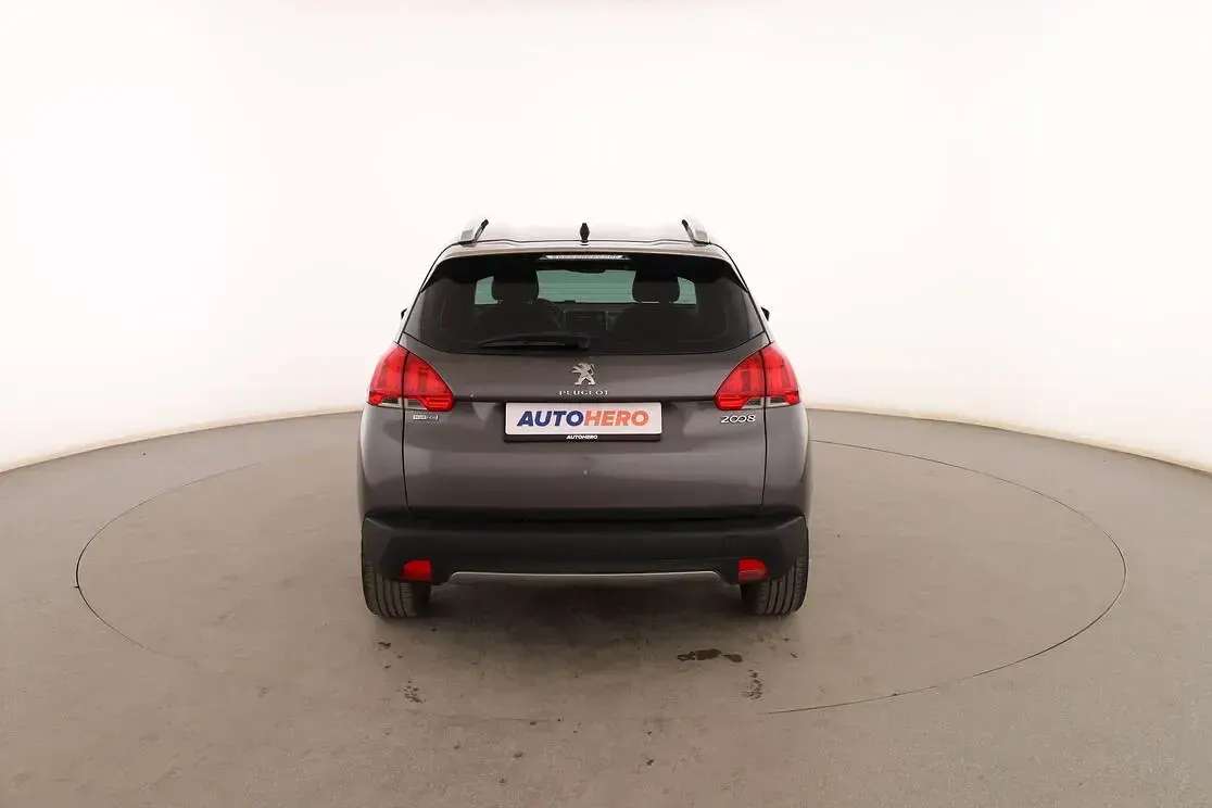 Usado Peugeot 2008 Allure 100 CV (73 kW) 2015 Gris SUV