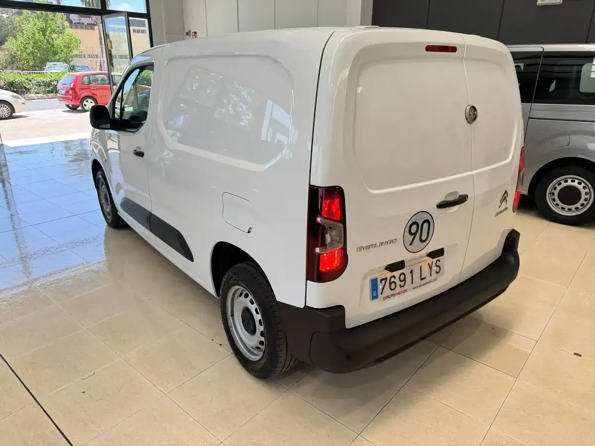 Usado Citroën Berlingo 102 CV (75 kW) 2023 Blanco Monovolumen