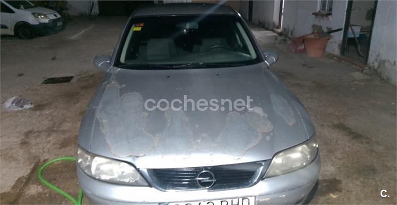 Gris / plata Usado 2001 Opel Vectra Edition Berlina | 1000 € - Imagen 1/3