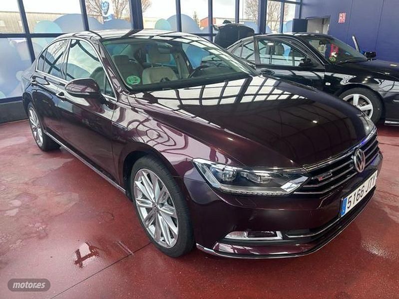 Usado VW Passat Sportline 241 CV (177 kW) 2017 Granate Berlina