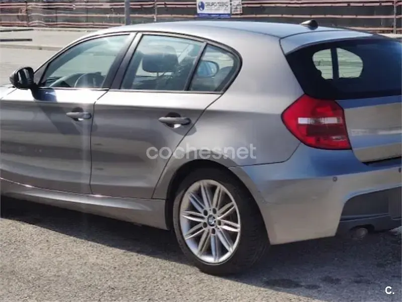 Usado BMW 118 Comfort Edition 143 CV (105 kW) 2011 Gris / plata Utilitario