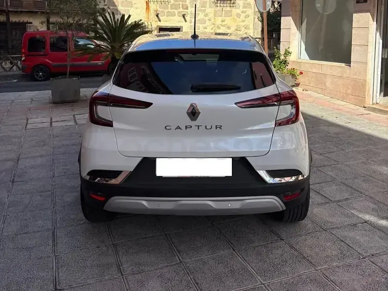 Usado Renault Captur Zen 140 CV (102 kW) 2022 Blanco SUV