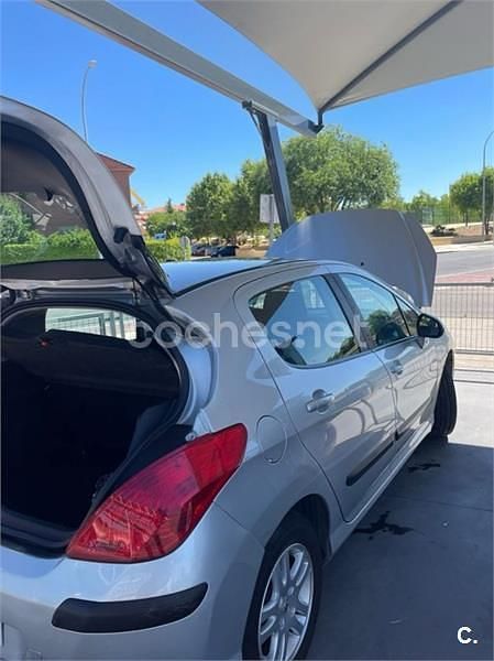 Usado Peugeot 308 120 CV (88 kW) 2010 Gris / plata Berlina