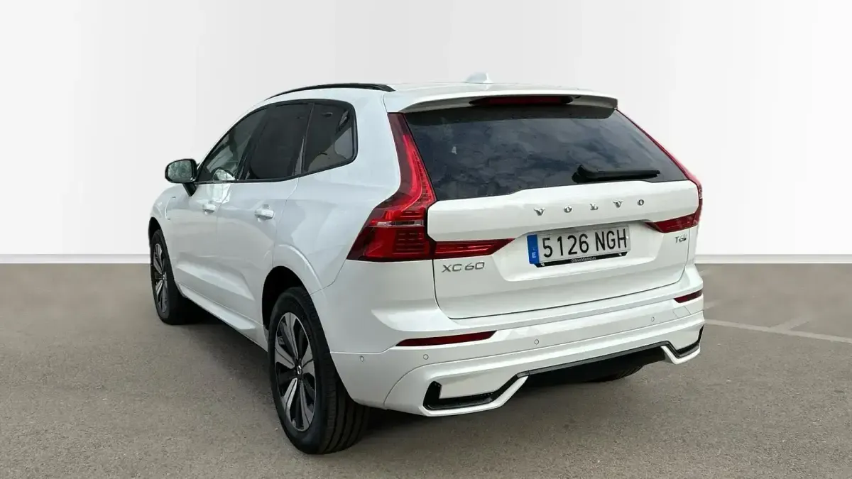 Usado Volvo XC60 Plus 350 CV (257 kW) 2025 Blanco SUV