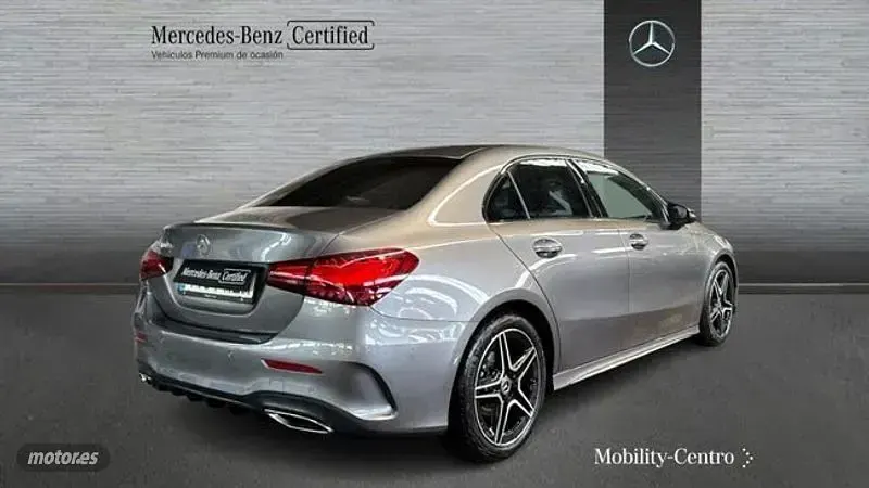 Usado Mercedes A180 115 CV (84 kW) 2025 Gris Berlina