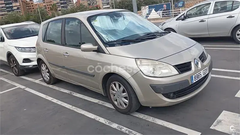 Usado Renault Scénic II Privilege 150 CV (110 kW) 2008 Beige Monovolumen