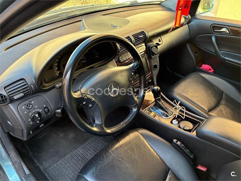 Usado Mercedes C220 Elegance 125 CV (91 kW) 2001 Azul Familiar
