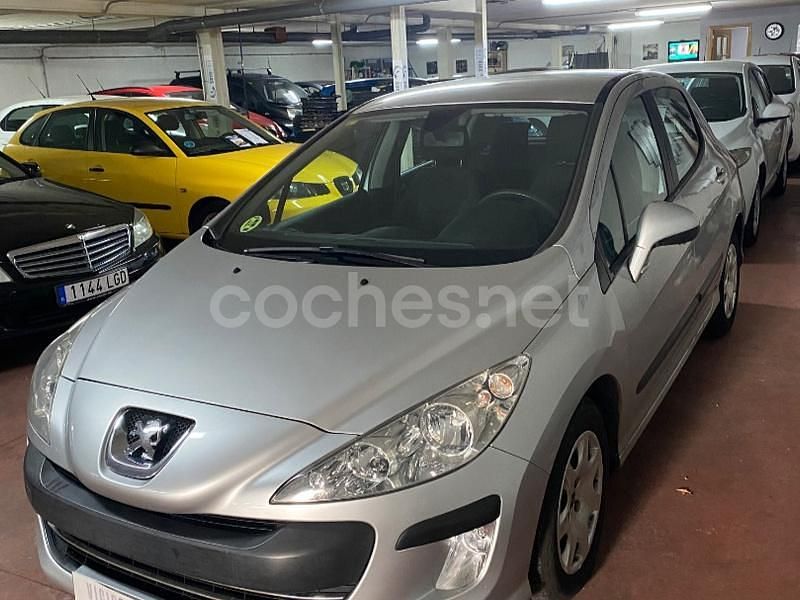 Usado Peugeot 308 Active 92 CV (67 kW) 2011 Gris / plata Berlina