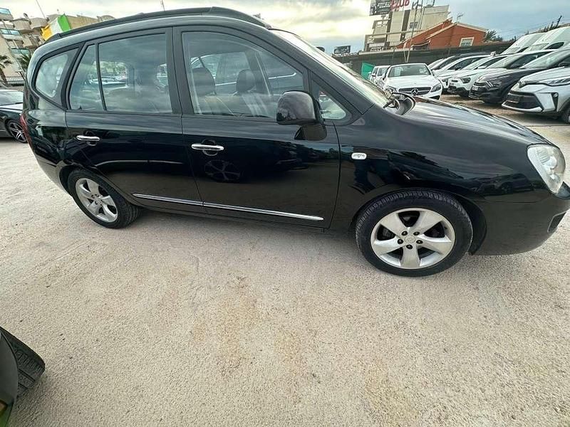 Usado Kia Carens 136 CV (100 kW) 2008 Negro Monovolumen