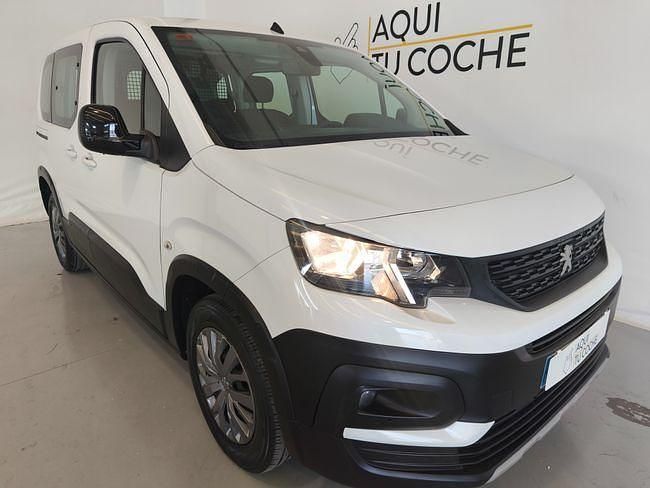 Usado Peugeot Rifter Active 100 CV (73 kW) 2023 Blanco Monovolumen