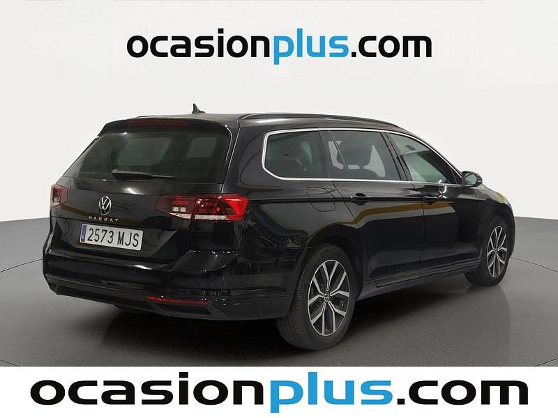 Usado VW Passat Executive 150 CV (110 kW) 2023 Negro Familiar