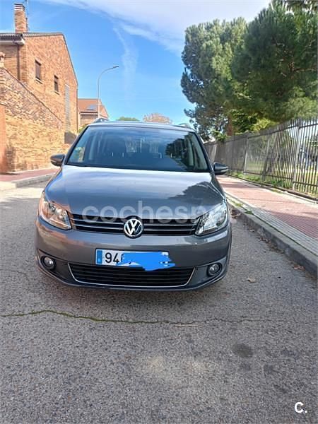 Usado VW Touran Advance 105 CV (77 kW) 2011 Granate Monovolumen