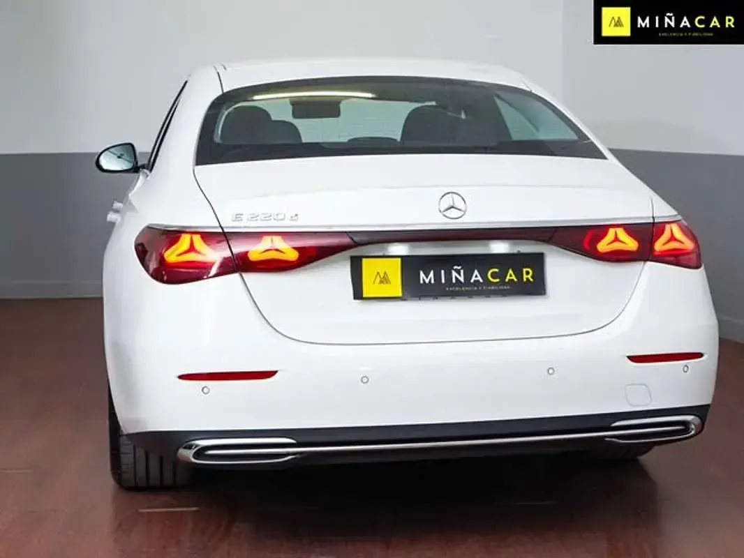 Usado Mercedes E220 197 CV (144 kW) 2024 Blanco Berlina