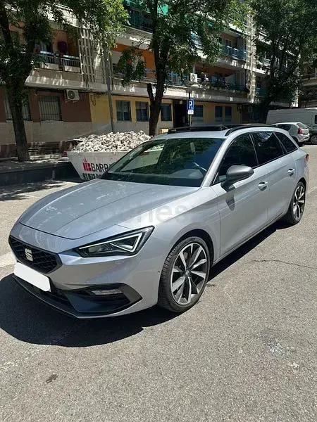 Usado Seat Leon FR 150 CV (110 kW) 2021 Gris / plata Familiar
