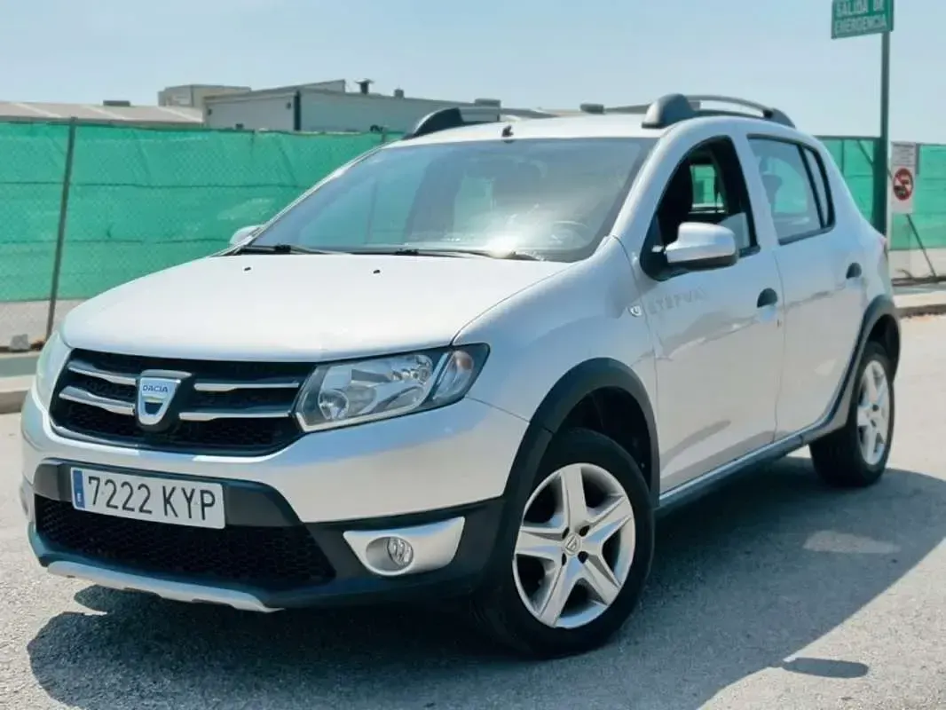 Usado Dacia Sandero Stepway 90 CV (66 kW) 2013 Blanco Utilitario
