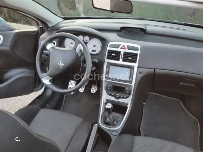 Usado Peugeot 307 CC 138 CV (101 kW) 2004 Gris / plata Descapotable