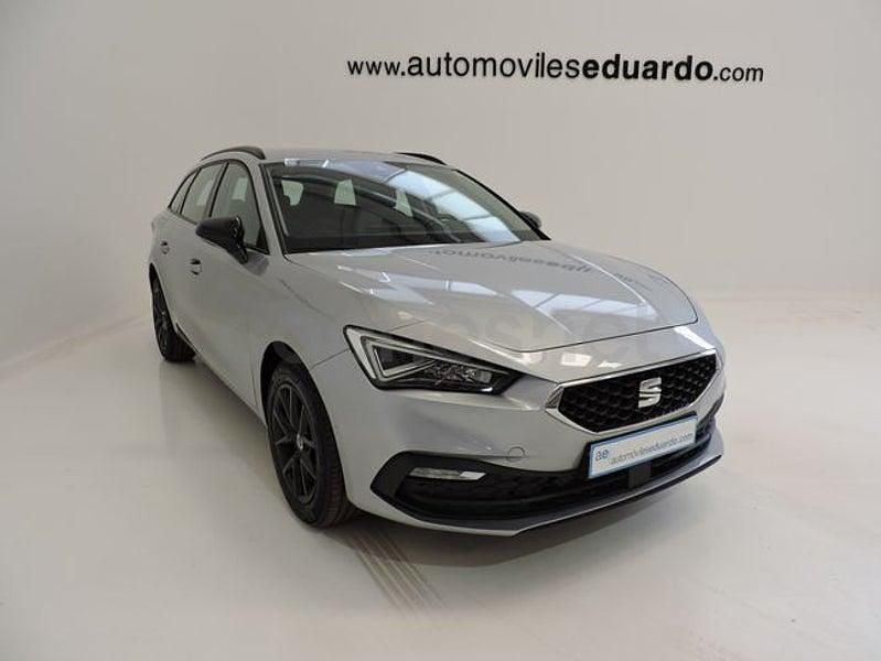 Usado Seat Leon Style 150 CV (110 kW) 2022 Gris / plata Familiar
