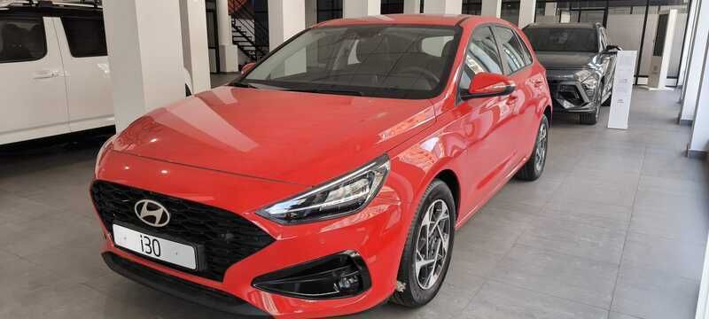 Rojo Nuevo 2025 Hyundai i30 | 23.500 € (Precio justo) - Imagen 1/4
