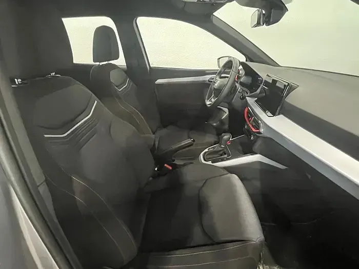 Usado Seat Arona FR 150 CV (110 kW) 2024 Gris plata SUV