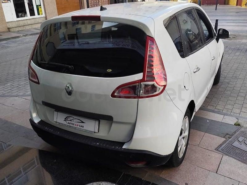 Usado Renault Scénic III Authentique 95 CV (69 kW) 2012 Blanco Monovolumen