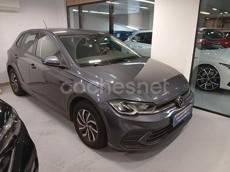 Usado VW Polo Life 110 CV (80 kW) 2021 Gris / plata Berlina