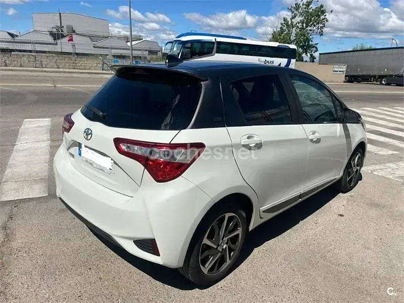 Usado Toyota Yaris 111 CV (81 kW) 2019 Blanco Berlina
