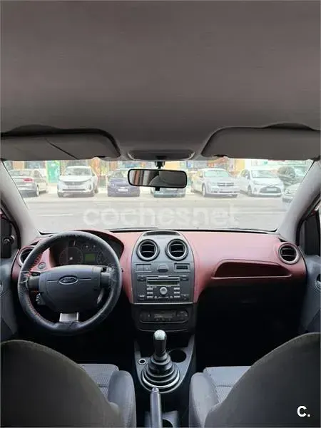 Usado Ford Fiesta Futura 90 CV (66 kW) 2008 Granate Utilitario
