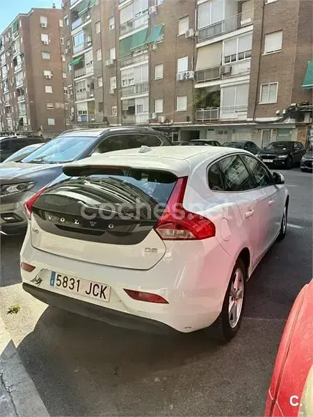 Usado Volvo V40 Momentum 115 CV (84 kW) 2015 Blanco Berlina