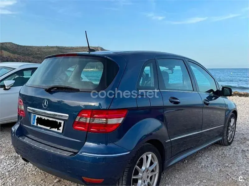 Usado Mercedes B180 109 CV (80 kW) 2008 Azul Monovolumen