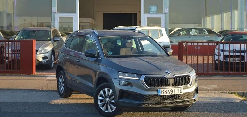 Usado Skoda Karoq Ambition 150 CV (110 kW) 2022 Gris / plata SUV