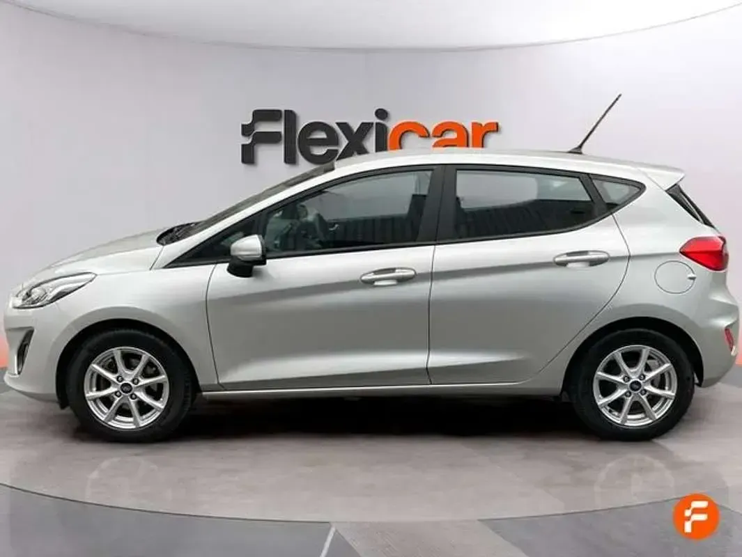 Usado Ford Fiesta Active 86 CV (63 kW) 2018 Gris Utilitario