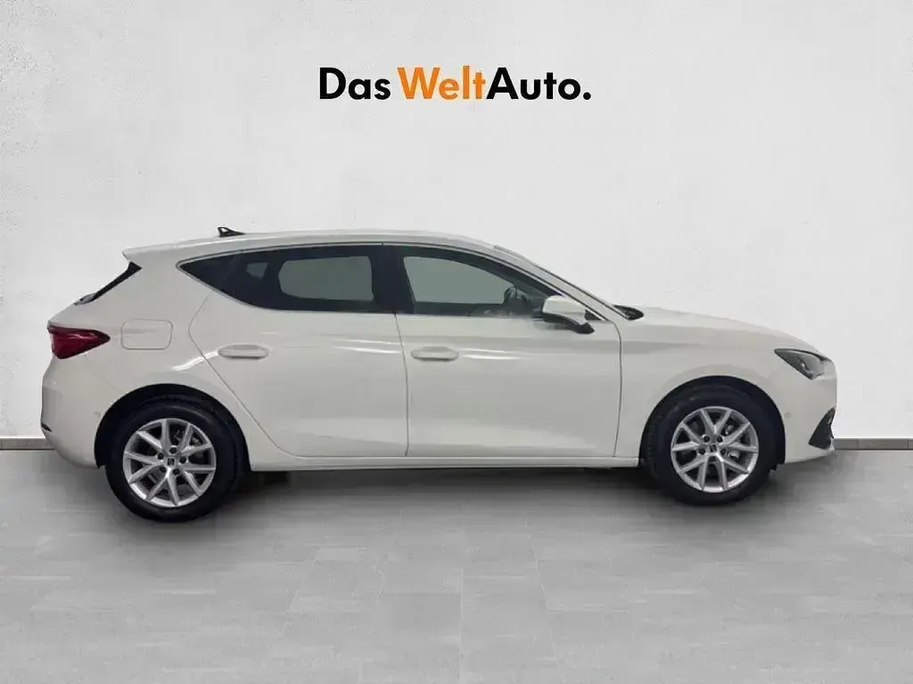 Usado Seat Leon Style 116 CV (85 kW) 2025 Blanco Berlina