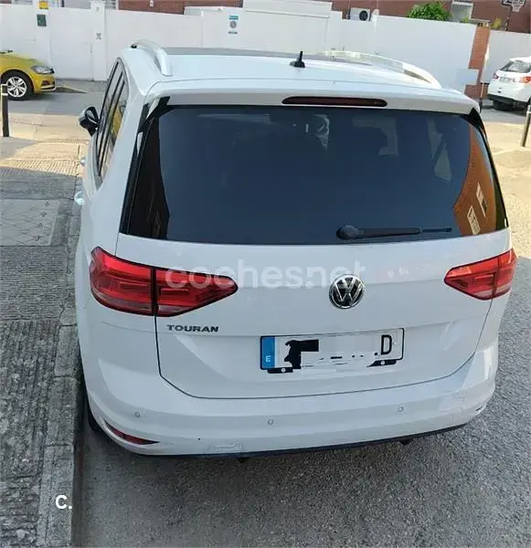 Usado VW Touran Advance 115 CV (84 kW) 2018 Blanco Monovolumen