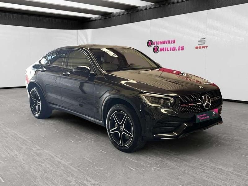 Usado Mercedes GLC300e 320 CV (235 kW) 2021 Negro Coupe