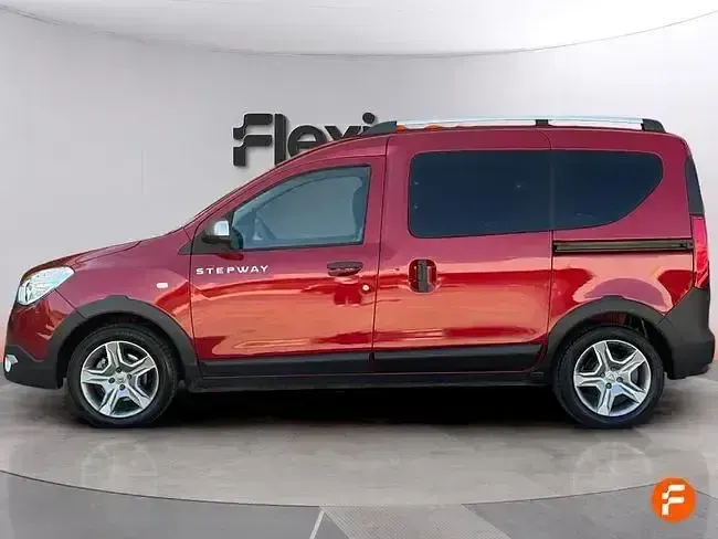 Usado Dacia Dokker Comfort 95 CV (69 kW) 2020 Rojo Monovolumen