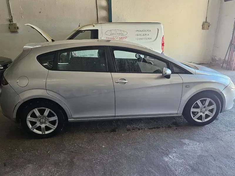 Usado Seat Leon Stella 110 CV (80 kW) 2006 Gris / plata Utilitario