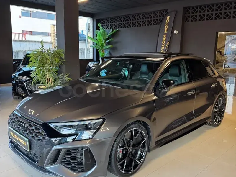 Usado Audi RS3 Sport 400 CV (294 kW) 2023 Gris / plata Berlina