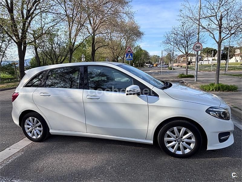 Usado Mercedes B180 109 CV (80 kW) 2015 Blanco Monovolumen