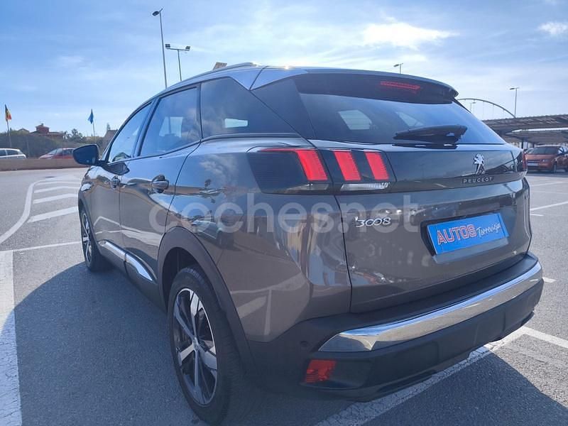 Usado Peugeot 3008 Active 130 CV (95 kW) 2017 Gris / plata SUV